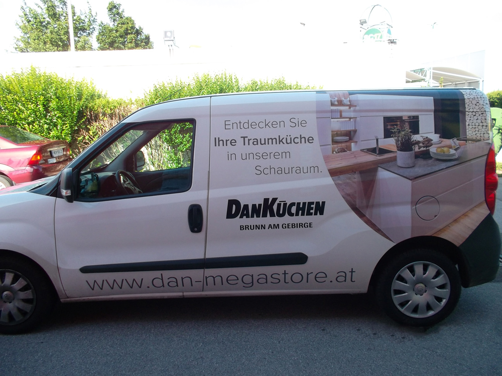 DAN Küchen Megastore: Fahrzeugbeklebung