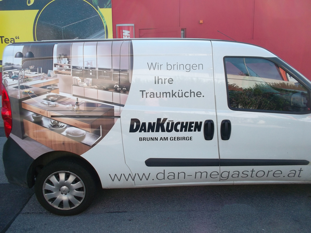 DAN Küchen Megastore: Fahrzeugbeklebung